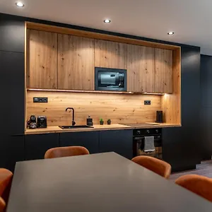 Downtown Luxury By Stlcz With 2 Bathrooms , Budapest Hungría